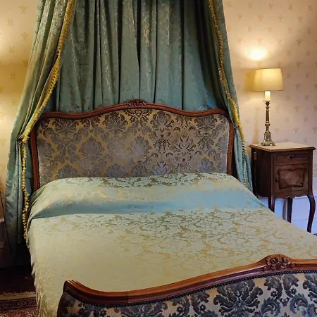 Chateau De La Mothe Bed and Breakfast Saint-Sulpice-en-Pareds