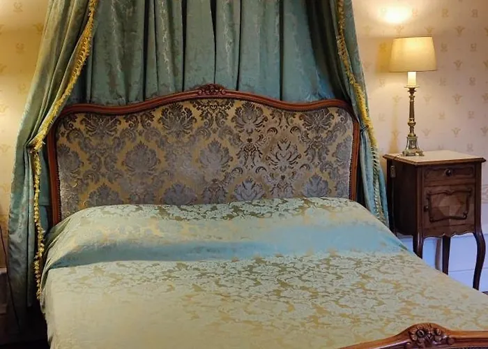 Chateau De La Mothe Bed & Breakfast Saint-Sulpice-en-Pareds